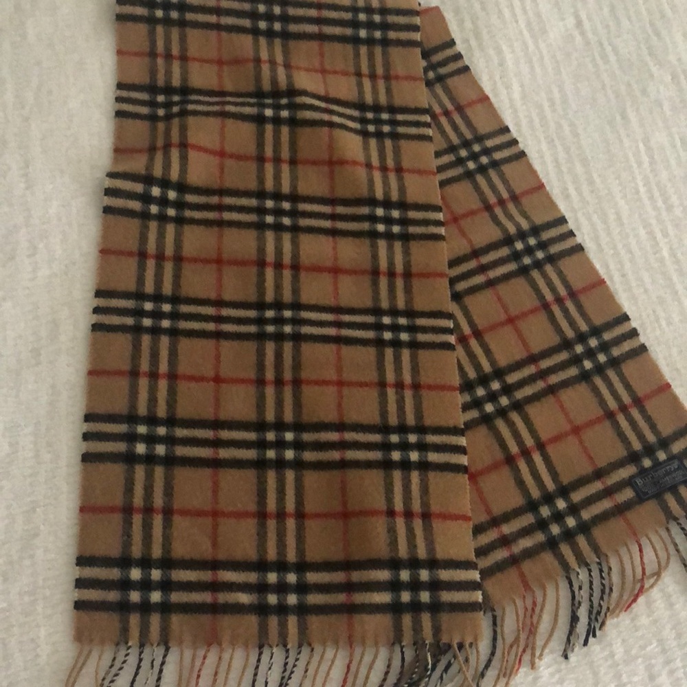 Burberry scarf 100% authentic more of a mens style